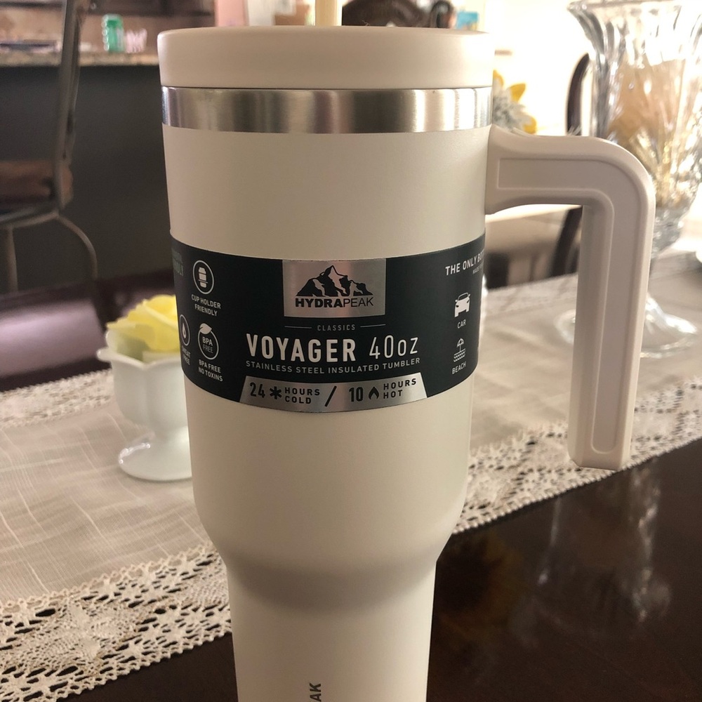 NWT Hydrapeak Voyager Tumbler 40oz with reusable straw